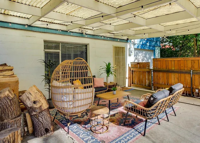 Updated Tacoma Home With Fire Pit!